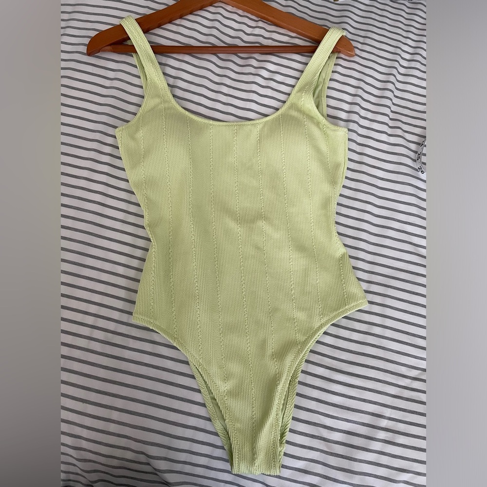 Aerie Green Crinkle Scoop One Piece Swimsuit Size Medium Like New